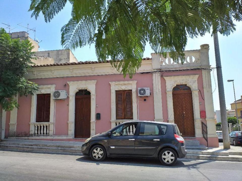 فيلا سانتا كروتْشّي كاميرينافي Pink Liberty House المظهر الخارجي الصورة